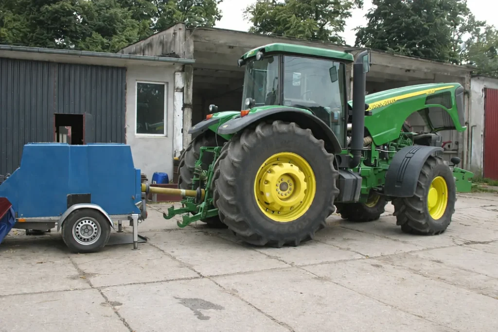 Traktor podłączony do hamowni